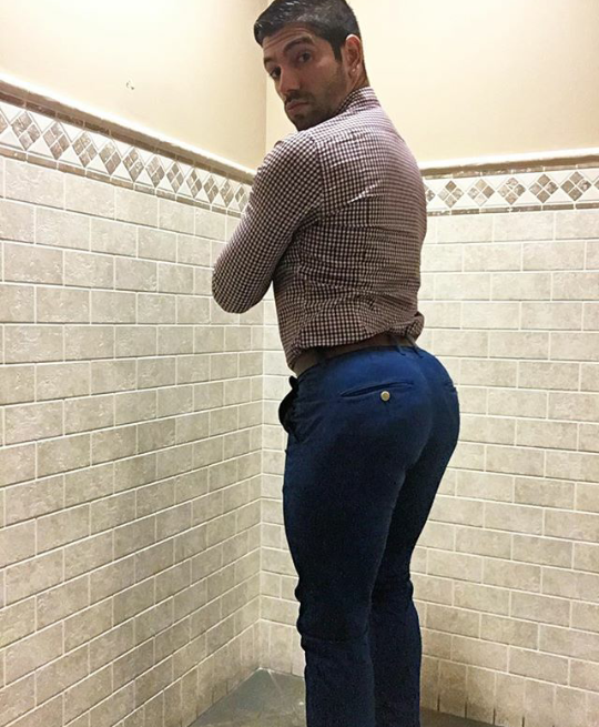 jockmo321:  nalgoncogible:  Esté  puto tiene unas nalgotas bien ricas (Walter) fuck
