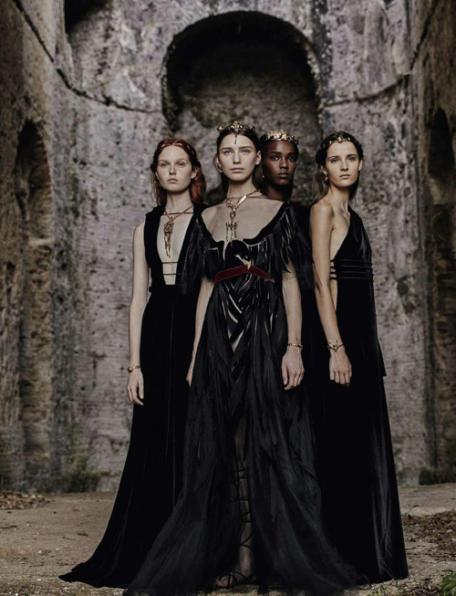 vmagazine: VALENTINO (Haute Couture Fall/ Winter 2015-16) - model: Leila Nda, Sofia Tesmenitskaya, G