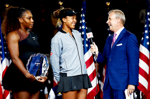 angiekerber:Naomi Osaka of Japan poses with the championship trophy after winning the Women’s Single