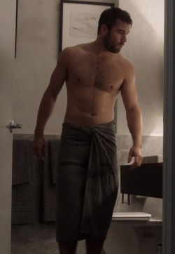 hotashellcelebmen:  More here :http://shirtlessmenontheblog.blogspot.fr/2017/03/joshua-bowman-shirtless_13.html#more