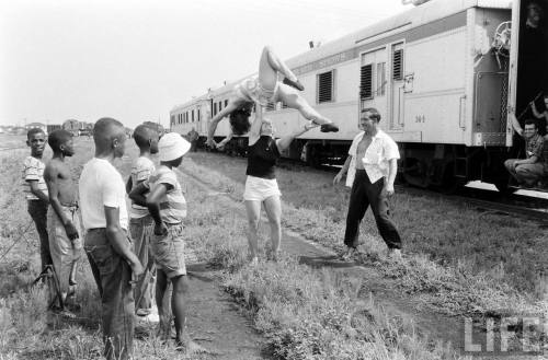 Ringling Bros. and Barnum & Bailey Circus train(Alfred Eisenstaedt. 1956?)