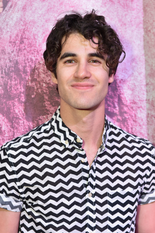 darrenkey:  [UHQ] Actor Darren Criss attends the H&M Loves Coachella Pop UP at The Empire Polo C