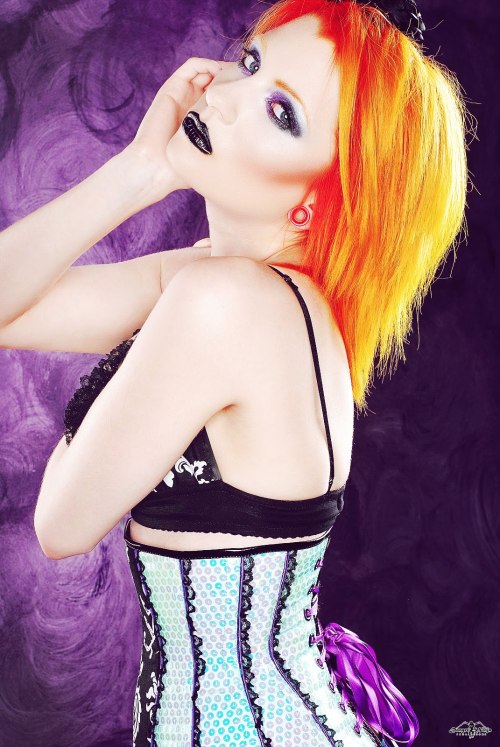 fuckyeahbeautykills:  Model: Ulorin Vex Photographer: Danger Ninja MUA: Morgan Panter Hair: Chelsea Still Clothing: Purrfect Pineapples 