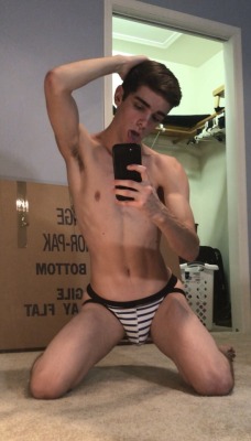 cheeky-twinks:  Wife me up