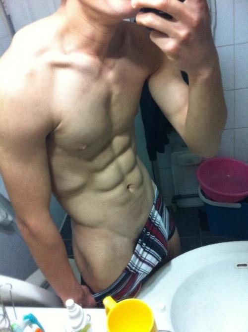 http://gaykoreandude.tumblr.com/post/104527096788