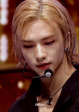 Stray Kids' Felix Injures Back + Upcoming Fan Meeting Performances To Be  Partially Adjusted