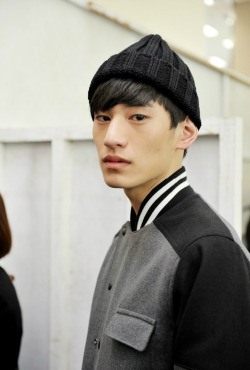 koreanmalemodels:  Kim Taehwan backstage at Munsoo Kwon fashion show, F/W 2013 Seoul Fashion Week, March 2013 (cr: streetper.co.kr)