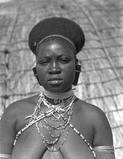 Iluvsouthernafrica:  South Africa: Zulu Woman In Nocombotshe, Msinga District, Kwazulu-Natal