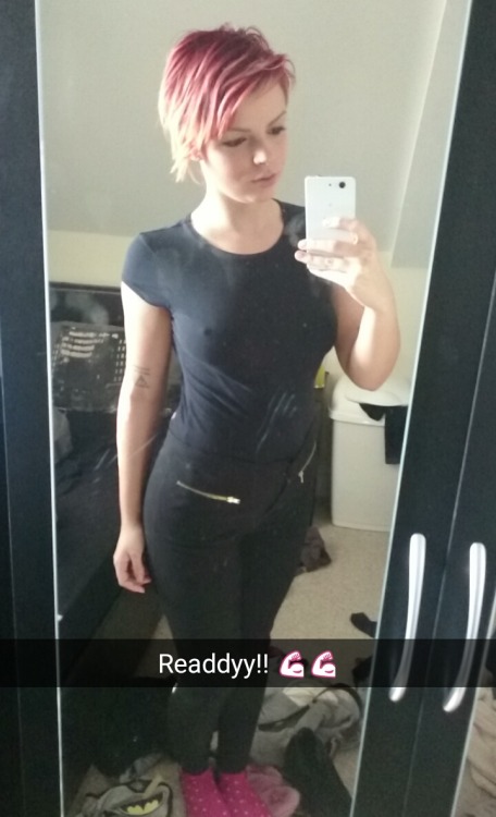 isabellastandalittlebittaller:  Getting ready for work the other morning 😊