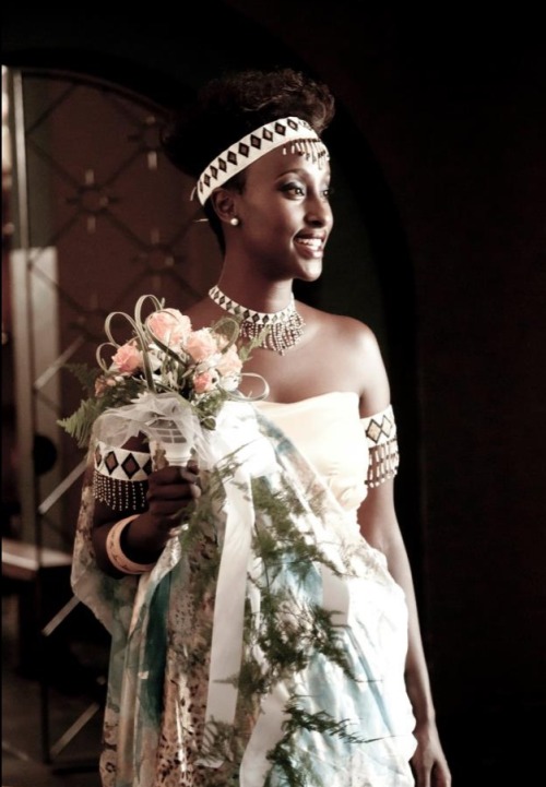 everything-naija: beautifuleastafricanbrides: Traditional Burundian newlyweds ❤️