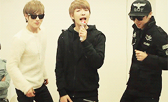 baekpoe:  Dumb and dumber. 