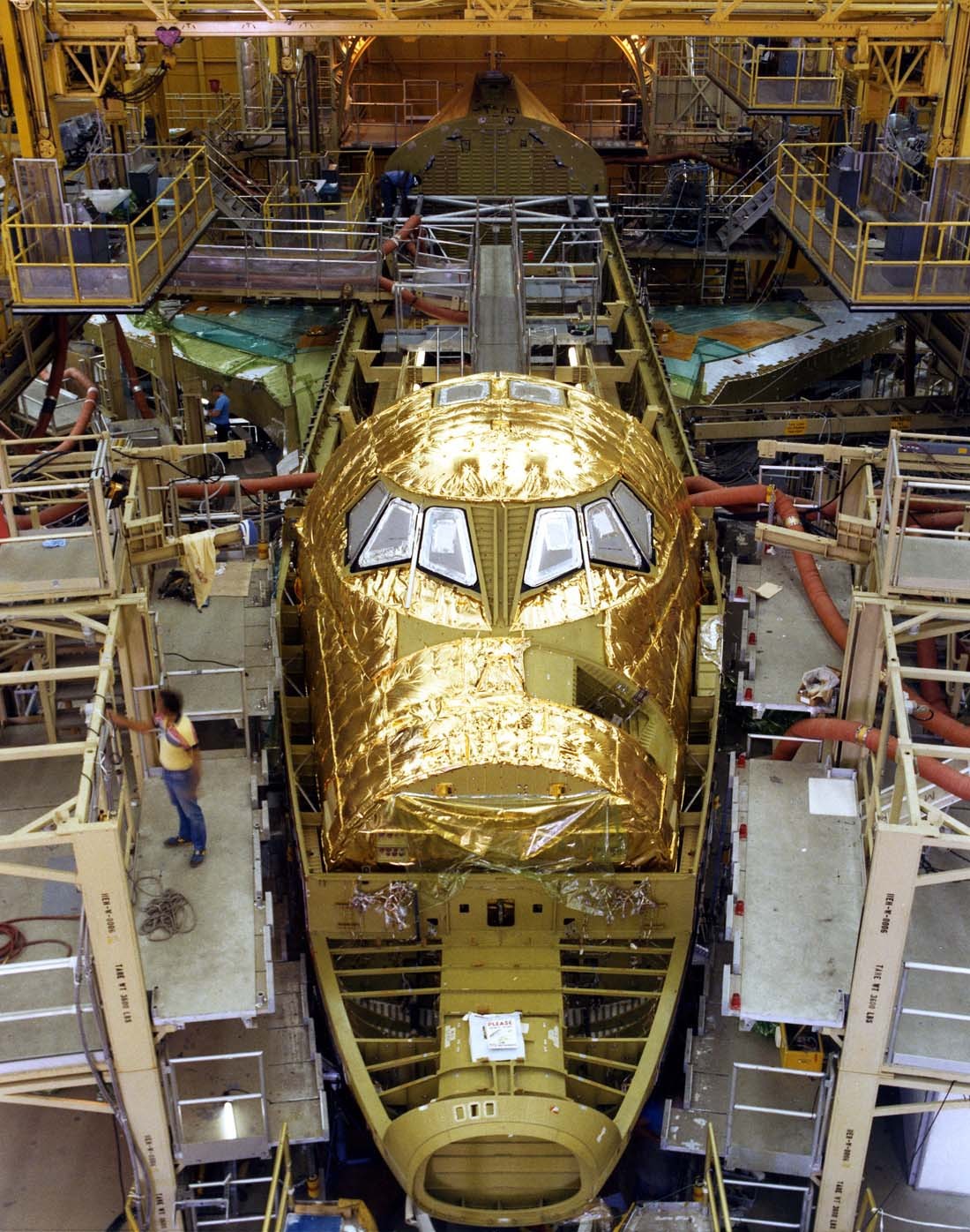 for-all-mankind:  Similar phases of space shuttle construction, but from two opposite