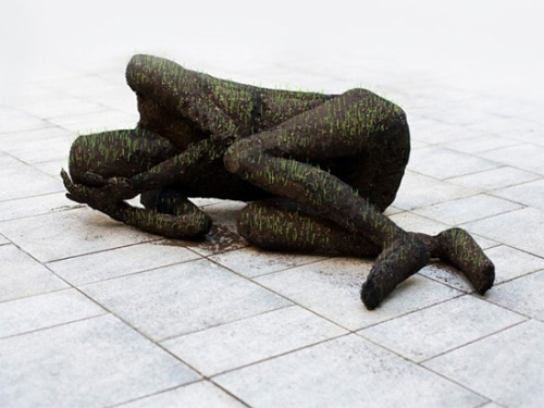French artist Mathilde Roussel&rsquo;s &ldquo;living sculptures&rdquo; made of recycled 