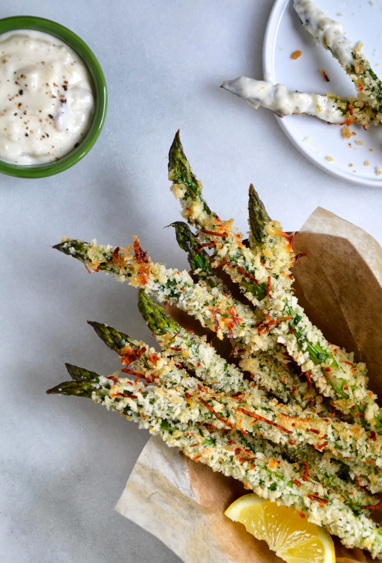 intensefoodcravings:  Baked Asparagus Fries with Roasted Garlic Aioli 