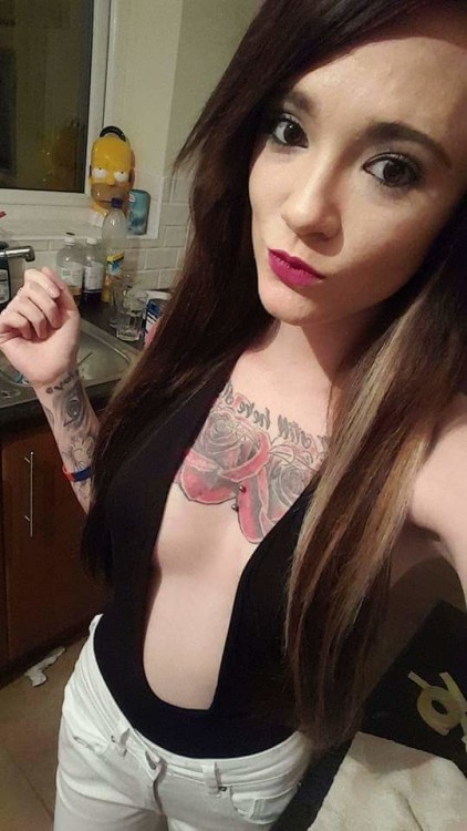 chavselfies: Skinny chav teen Amy Lou, lots of tats, shes so small!