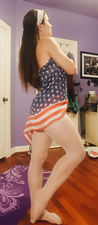 tightsxbabe:Happy 4th of July!Tightsbabe looking incredible