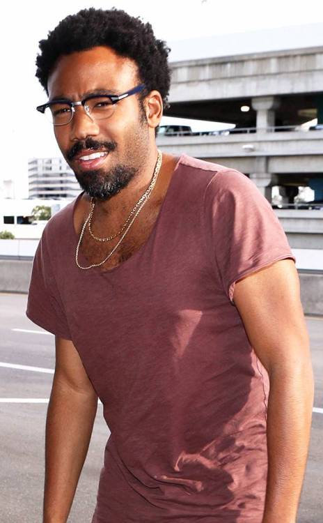 pine-fresh-kirk:  Beautiful, bespectacled black men. This is a thing, right?  