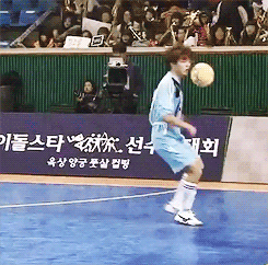 inpinitaize:  woohyun kicks the ball and it hits him right back in the face 
