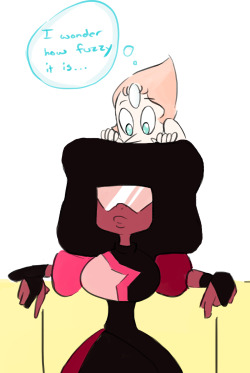 gemoodles:  I had read an adorable headcanon a while back about Pearl using Garnet’s hair as fuzz therapy…and I really wanted to draw it ^ ^