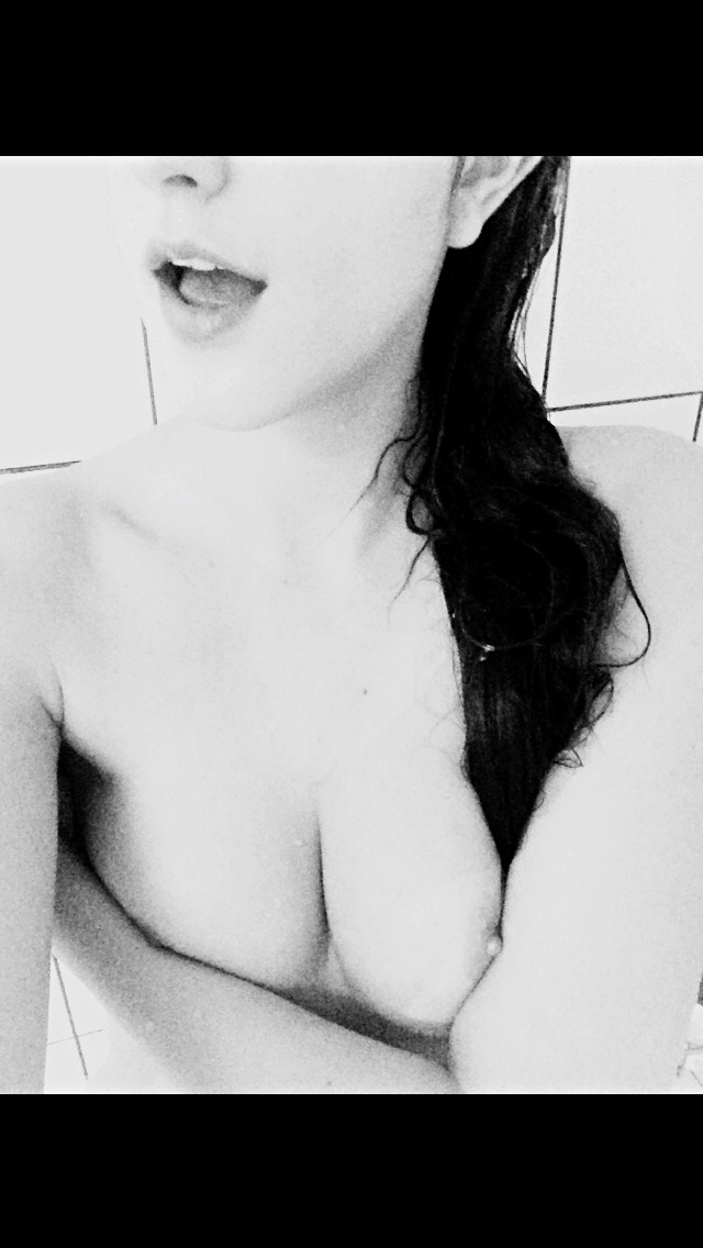 becomingtiger:  shower-selfies! ❤️
