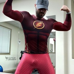 captnspandex:  Flash-flex . . . #singlet