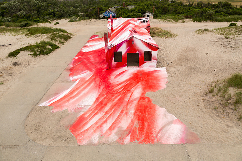 nyctaeus:  Katharina Grosse sprays Fort Tilden in annual commission staged in response