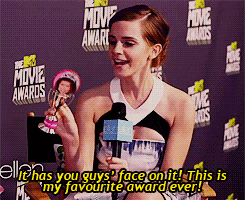 hermionelovesron:Sophia Grace and Rosie interview Emma Watson at the MTV Movie Awards (x)