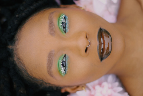 Flower Wall with Tamar.Photographed by: Enem OdehMakeup: Tamar Ellah