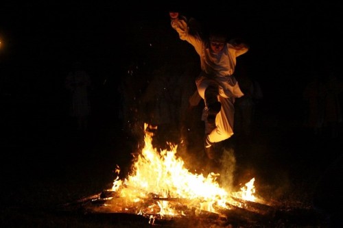 lamus-dworski: Slavic celebrations of summer solstice in Poland. Event in Puławy, via pulawy.naszemi