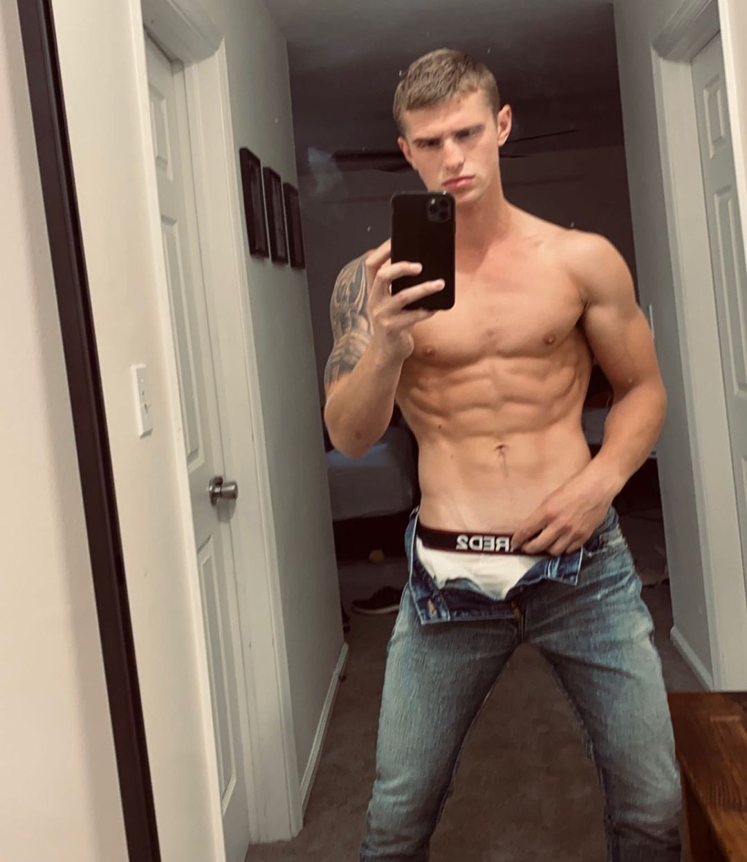 BoyZoo - Matthew Van De Sande