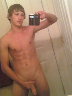 nakedguyselfies:    