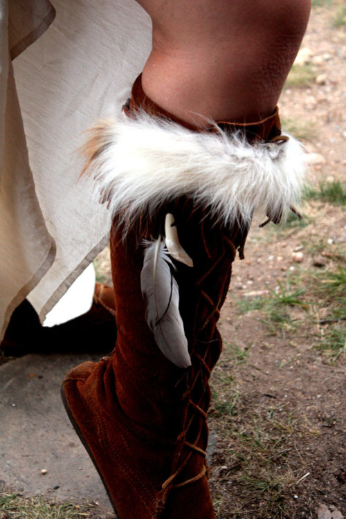 Tribal Arm Boot Wrap &lt;3 Love this idea!! ^_^ From: http://www.etsy.com/listing/109143811/tribal-b