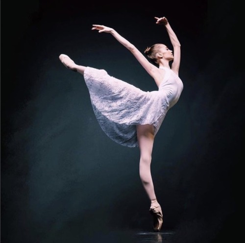 passioneperladanza:  Daria Ionova Vaganova Ballet Academy   Darian Volkova