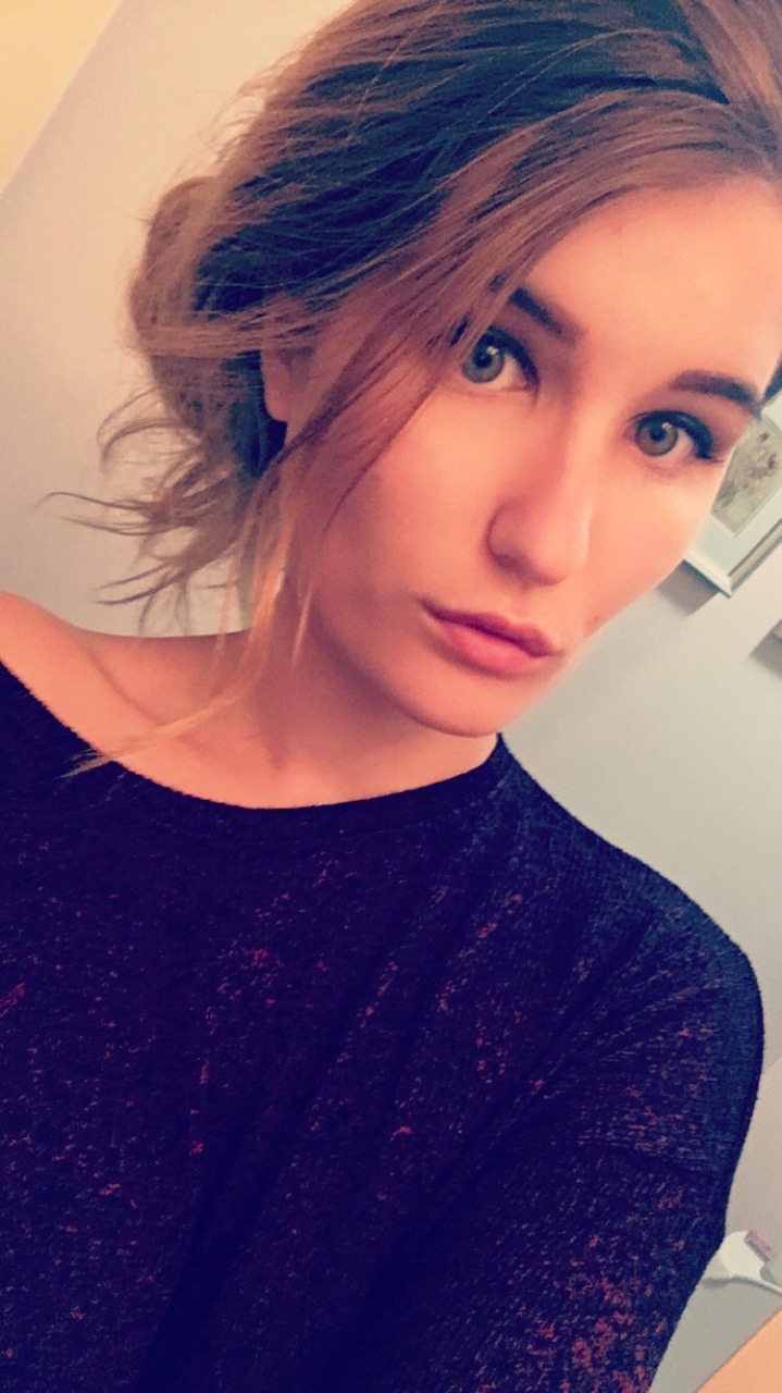 eeveestevie:  gypziy:  Oh god I’m such a poser 😂 but haven’t posted a selfie