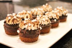 lifejoyaddict:  S'mores cupcakes with toasted