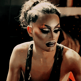 slutdragula:have you ever seen a woman so beautiful you started crying ?