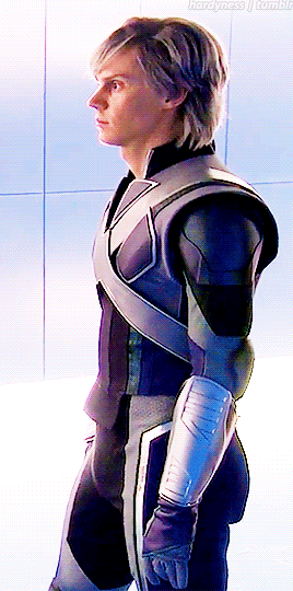 hardyness:Quicksilver/Evan Peters + lip bitingI really liked this suit and was disappointed it wasn’