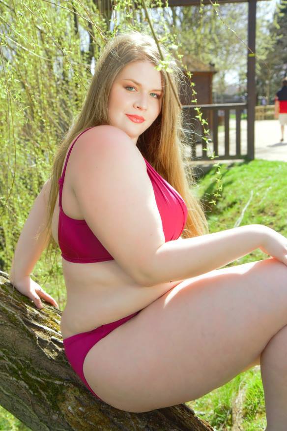 thenewbojay:  chubbybabes:  Meet hottest curvy women on this largest BBW dating site.