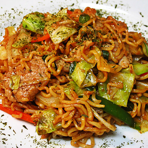 everybody-loves-to-eat: yakisoba requested by anonymous