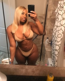 thicksexyasswomen: maceleven:  https://www.instagram.com/milliemucho