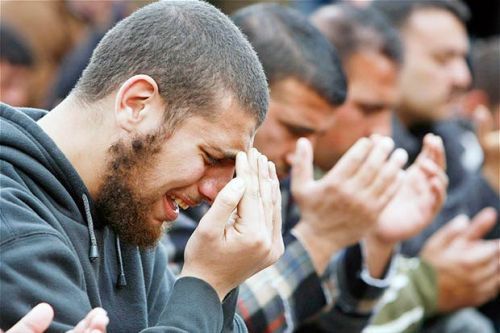 Ardent Prayerswww.IslamicArtDB.com » Photos » Muslims » Photos of Male Muslims » Photos of Male Muslims Making Dua
Originally found on: fizziklyfit