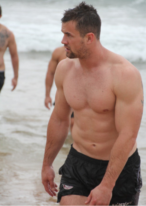 dippinfan:  roughntoughuniverse:  Damn- im in love. Who is this macho dude, anyone?