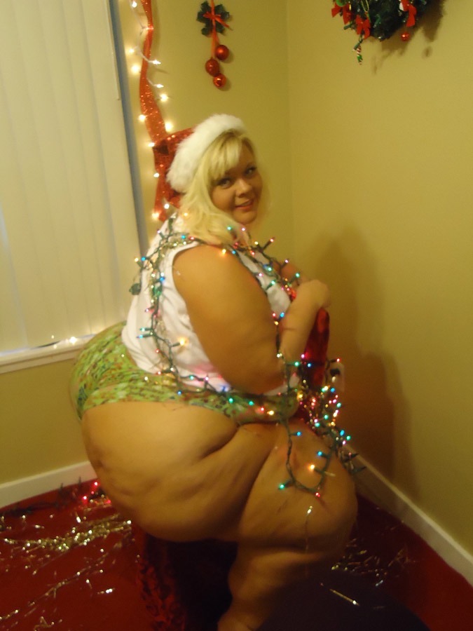 69bbwlover:  MERRY SEXMAS - Iâ€™d LOVE to get her under MISTLETOE  Barbie!!!