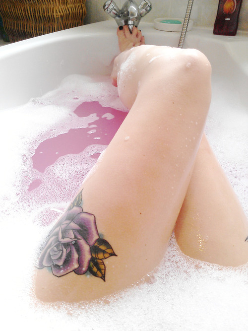 http://feetandbigasses.tumblr.com/post/57555076274