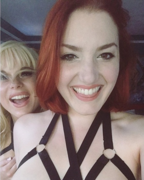 @yourtoxicaddiction is seriously the cutest #photobomb I&rsquo;ve ever seen - It&rsquo;s nic