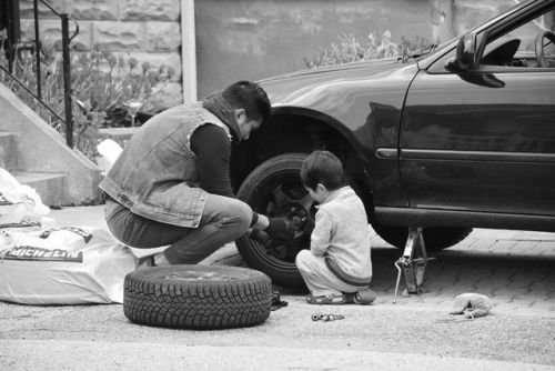 Helping his hero. . . #toronto #wgda #capturestreets #streetphotography #magnumphotos #spicollective