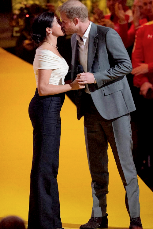The Duke and Duchess of Sussex share a kiss during the Invictus Games opening ceremony at Zuiderpark