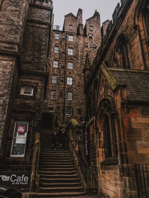 darkacademiathings:  I’m missing my city. Edinburgh I will return. Soon.