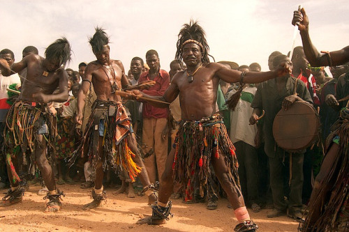 (via TRIP DOWN MEMORY LANE: HAUSA PEOPLE: AFRICA`S LARGEST SCATTERED WARRIOR TRIBE AND TRADERS WHO R