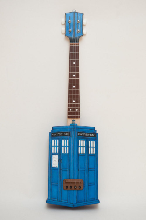 holychilcl:scarletgeek:the—hooded-hero:GUITARDIS it only has 4 strings so it’s a ukulele